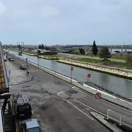 Cais 75 Studios&suites Appartement *